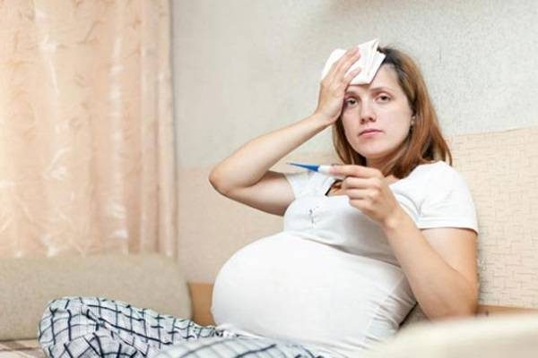 Bà bầu bị sốt cao đầu thai kỳ
