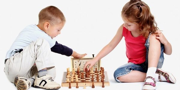 Chơi cờ vua giúp trẻ rèn luyện được khả năng tư duy và cách giải quyết vấn đề