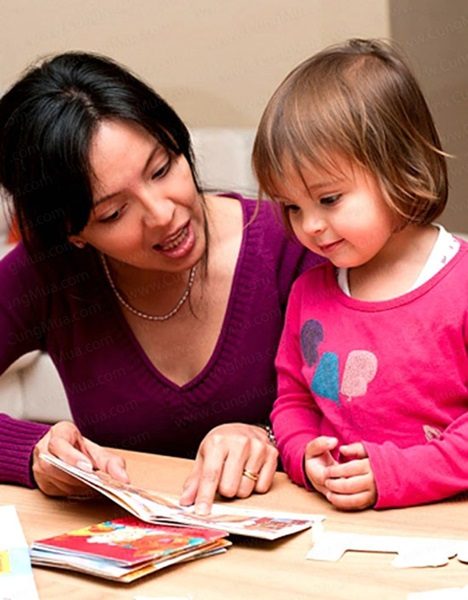 Đọc sách cho bé cũng là một phương pháp dạy trẻ học chữ