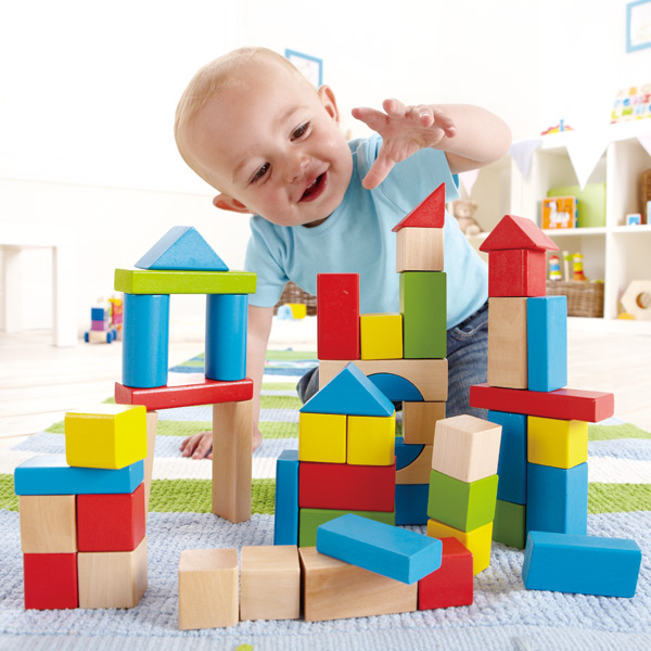 Đồ chơi xếp hình khối giúp bé phân biệt màu sắc tốt hơn đồng thời kích thích tư duy bé phát triển